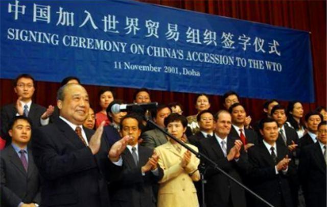 中国入世谈判现场当场一拍桌子对龙永图说：你不要再递条子了
